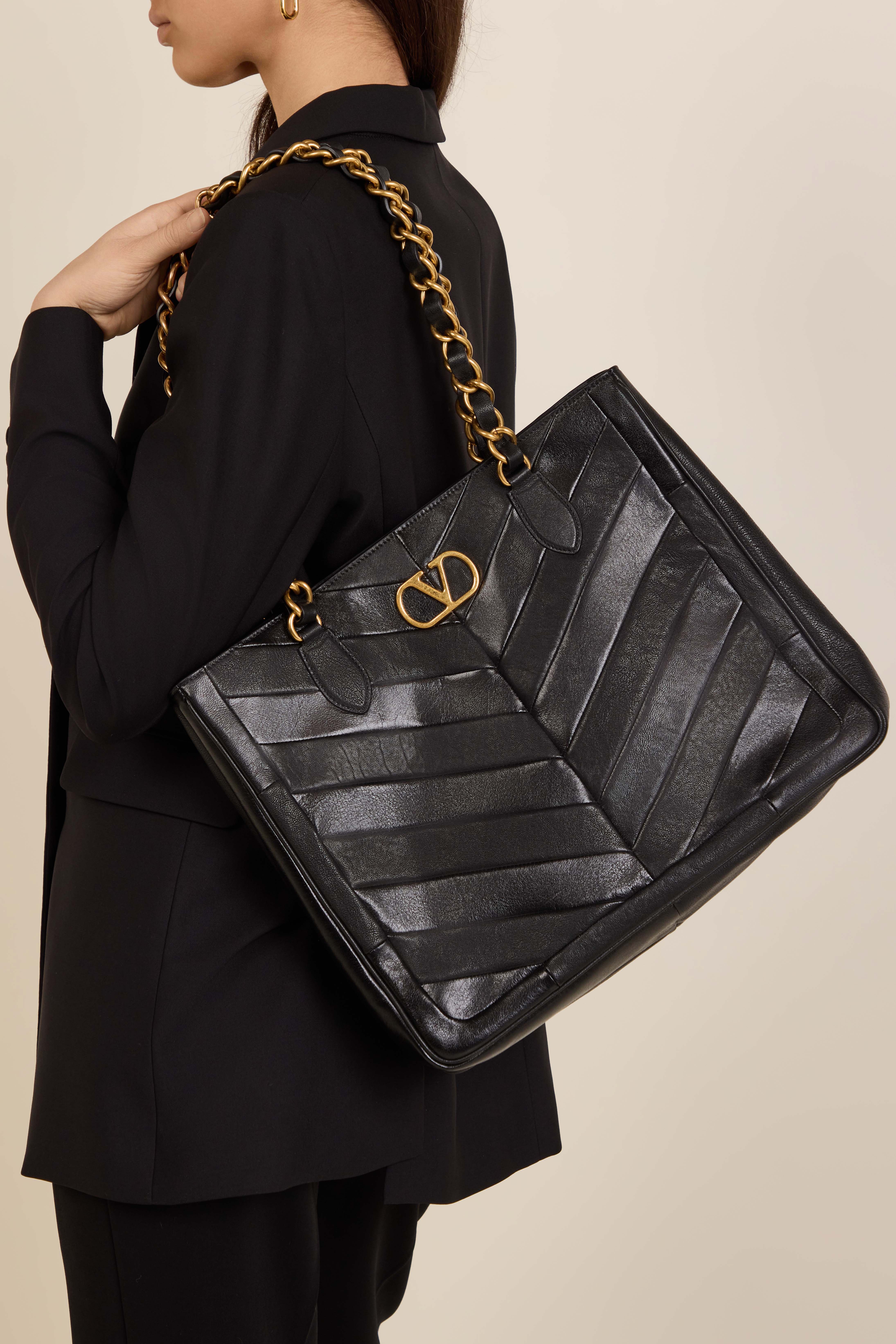 תמונת כל הלוק של תיק כתף לסיין